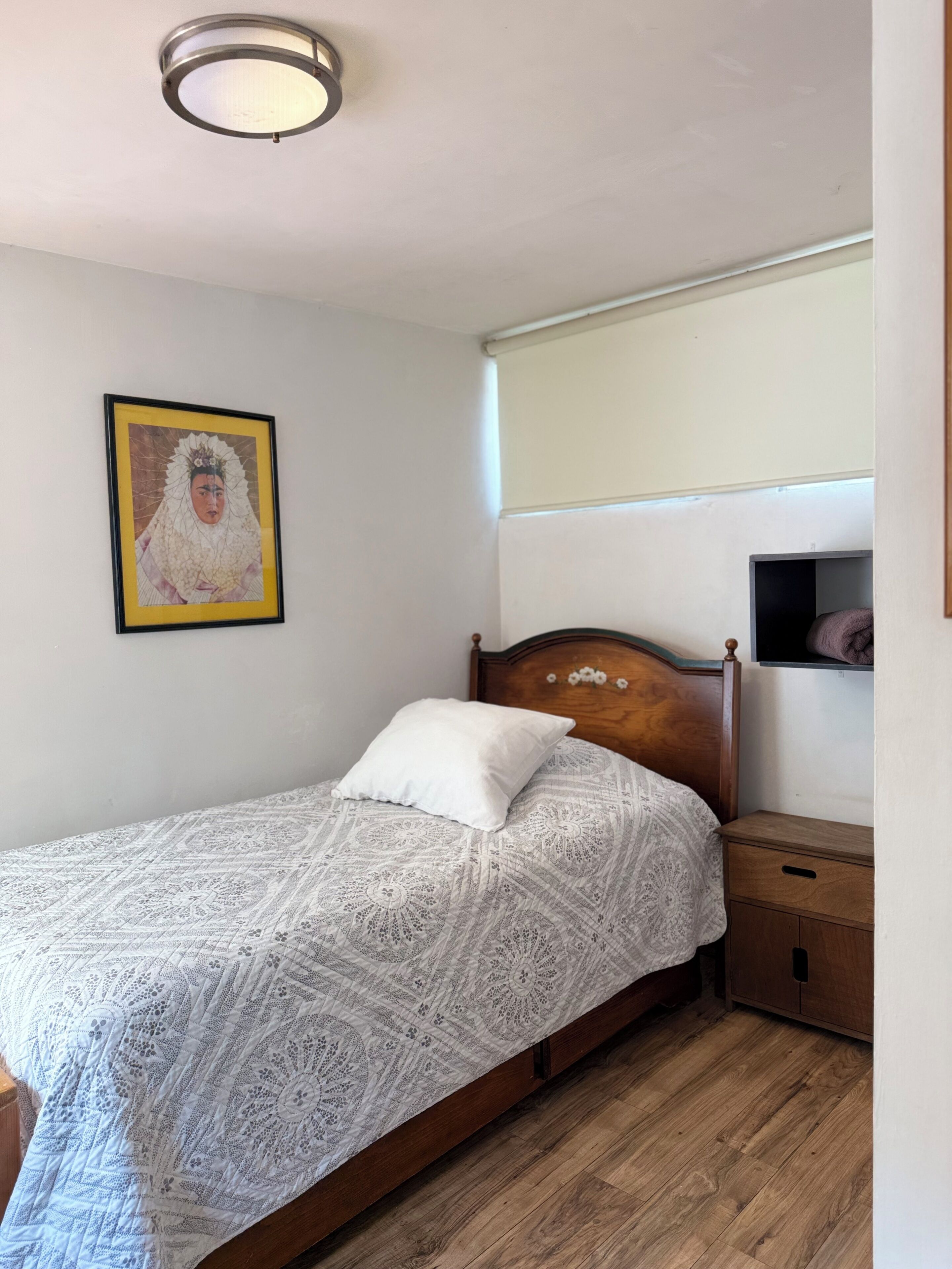 Yhden hengen perushuone, parveke, näköala puutarhaan