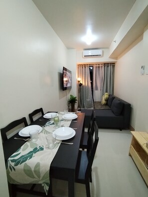 Dining - cozy room for family moa complex ikea smx airport ayala malls okada (Pasay City)