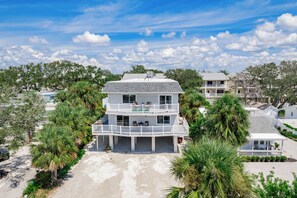 Exterior - A Hidden Paradise Right Across from Indian Rocks Beach! (Indian Rocks Beach)