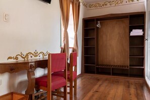 Habitació quàdruple clàssica, vistes al pati | Interior