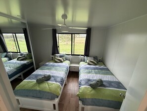 Room - Peaceful Farm Stay - Kingsdale Park Luxury Cabins (Kingsdale)