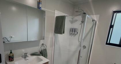 Peaceful Farm Stay - Kingsdale Park Luxury Cabins