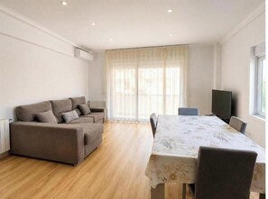 Living area - Spacious Apartment - Port Fórum - Near Barcelona (Sant Adrià de Besòs)