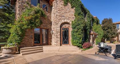 Private 1.4 Acres Estate Resort Style w/ Pickleball & In-ground Spa- Cottage #1