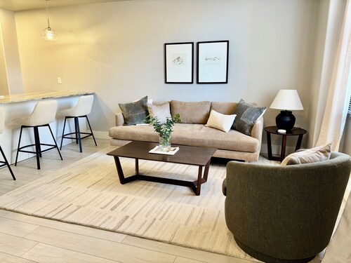 Luxury Downtown Apartment w/Rooftop Access
