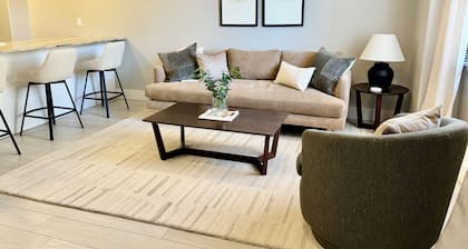 Luxury Downtown Apartment w/Rooftop Access