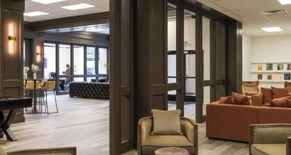 Luxury Downtown Apartment w/Rooftop Access