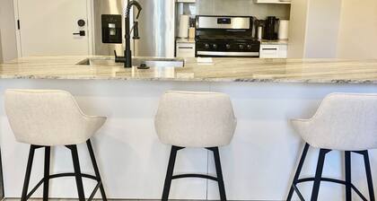 Luxury Downtown Apartment w/Rooftop Access