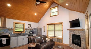 Smart TV, fireplace - Brook Trout Cabin - 1 Bedroom + Loft Cabin, River Access (Roan Mountain)