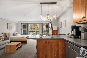 Fridge, microwave, oven, dishwasher - Altura | Ski-In/Out | Balcony | Resort/Pool Access (Panorama)