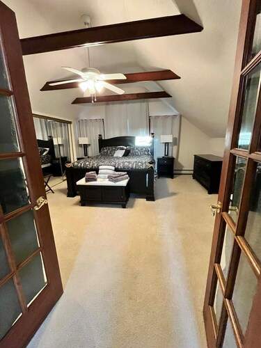 Cozy 4-bedroom cottage in superb Conneaut with AC