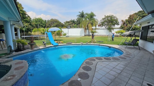 Villa Cocoyoc for 23 Pax | Pool, Jacuzzi and Basketball Court