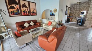 Living area - Villa Cocoyoc for 23 Pax | Pool, Jacuzzi and Basketball Court (Fraccionamiento Lomas de Cocoyoc)