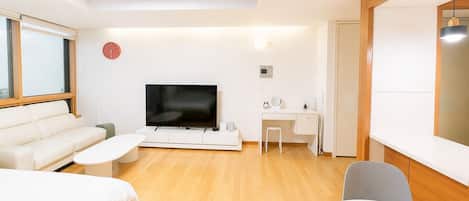 1 bedroom, in-room safe, iron/ironing board, free WiFi
