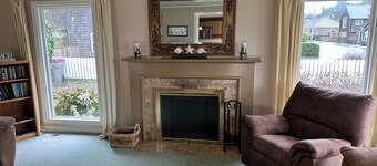 Beautiful 4-BDRM home in Seaside, steps to the beach, perfect family getaway.