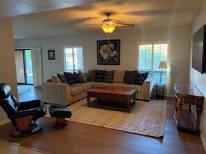 Living area - Spacious 3-bedroom Home for Rent in 55+ Active Adult Community (Sun Lakes)