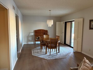 Dining - Spacious 3-bedroom Home for Rent in 55+ Active Adult Community (Sun Lakes)