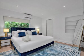 Room - • The Playful Oasis • Fort Lauderdale, FL • (Fort Lauderdale)