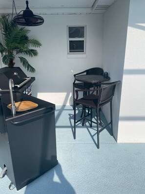 Terrace/patio - Cozy chic 2-bedroom house in Port Richey with screened in pool (Port Richey)
