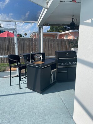 Terrace/patio - Cozy chic 2-bedroom house in Port Richey with screened in pool (Port Richey)
