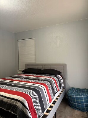 3 bedrooms, internet, bed sheets