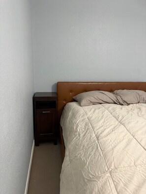 3 bedrooms, internet, bed sheets