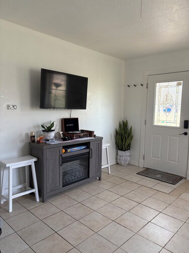 Charming & 3bedroom house in tranquil Keene. Relax with the whole family.