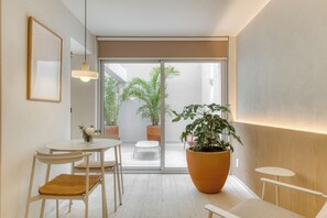 Studio Cao cấp, sân hiên | Phòng ăn