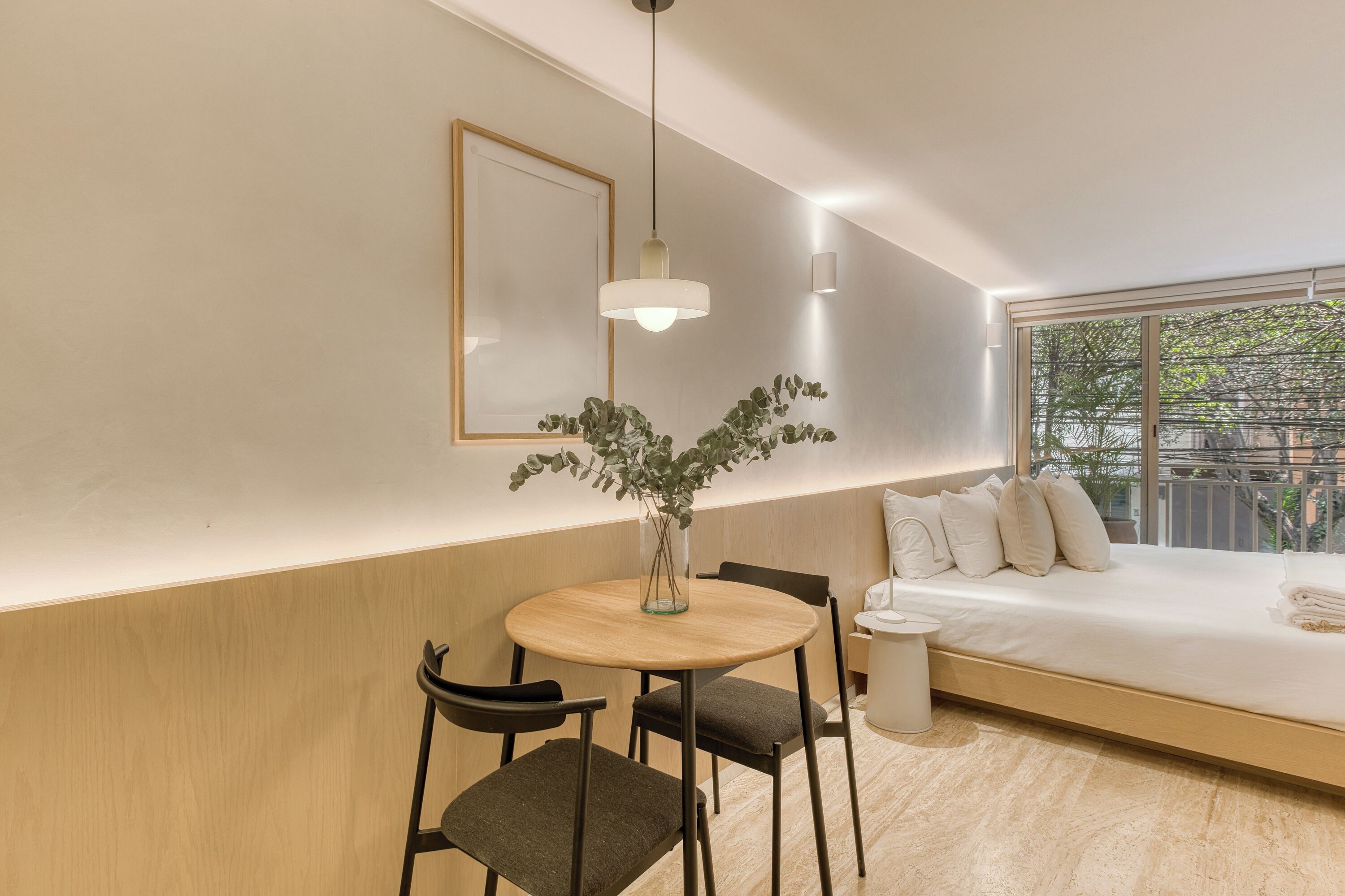 Deluxe Studio, Balcony | Dining room