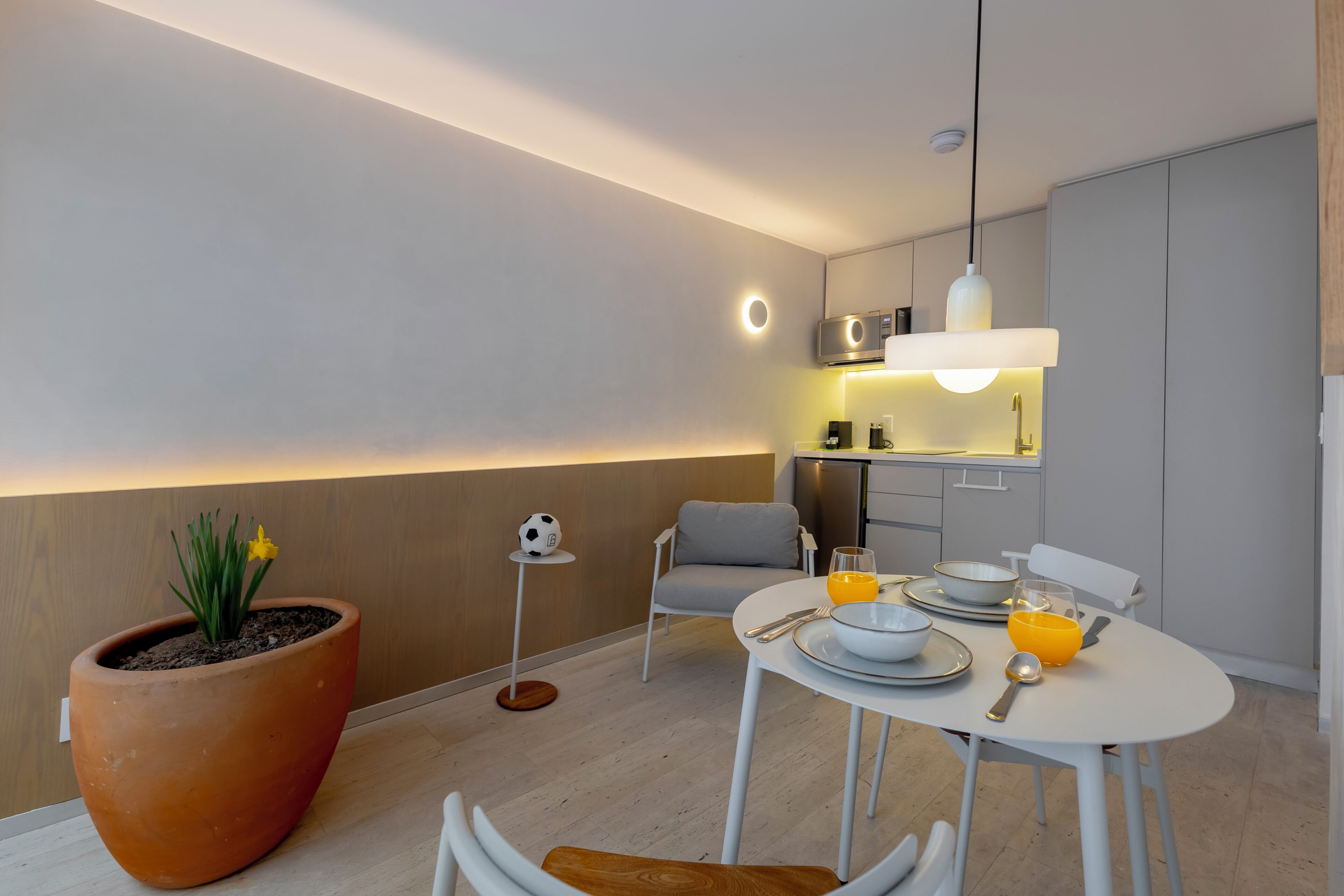 Estudio de lujo, patio | Comedor