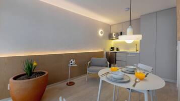 Estudio de lujo, patio | Comedor
