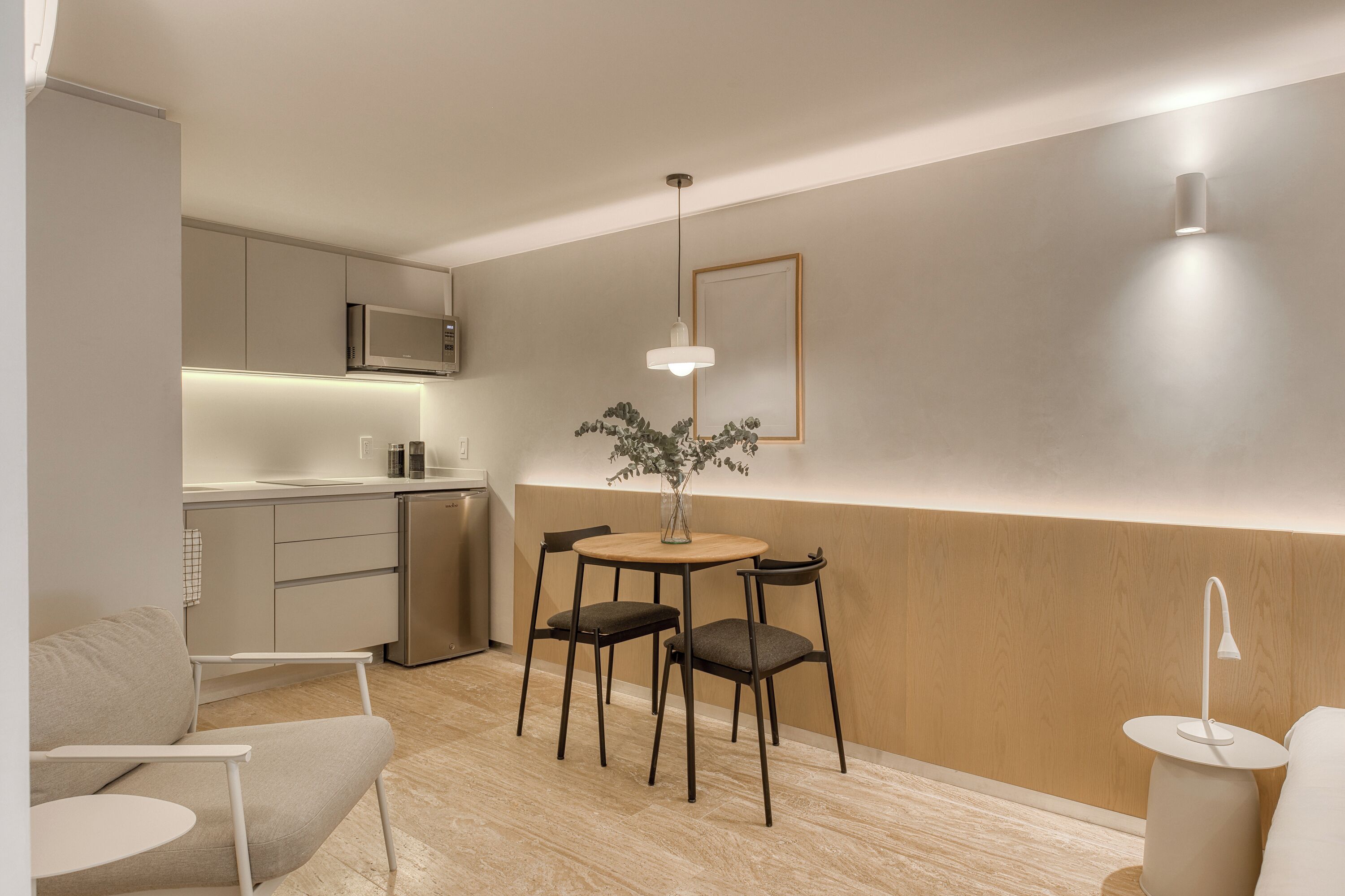 Estudio Deluxe, balcón | Comedor