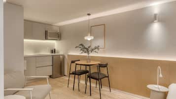 Estudio Deluxe, balcón | Comedor