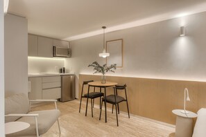 Estudio Deluxe, balcón | Comedor