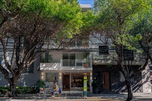 Front of property - Casa Hugo by Capitalia (Mexico City)