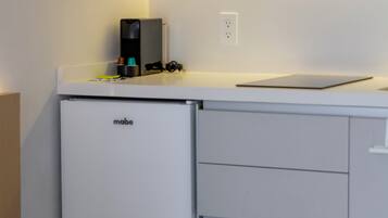 Premium Studio, Balcony | Private kitchen | Fridge, microwave, stovetop, coffee/tea maker