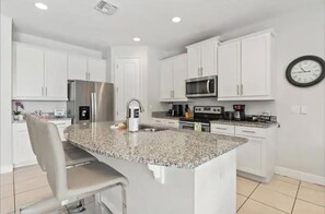 House - Family 5BR Retreat With Pool and Themed Bedrooms (Kissimmee)