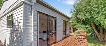 Classic Kiwi Bach + Sleepout - 100m to Purau beach