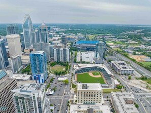 Exterior - Luxury 2BR Near Uptown | NoDa & Light Rail (Charlotte)