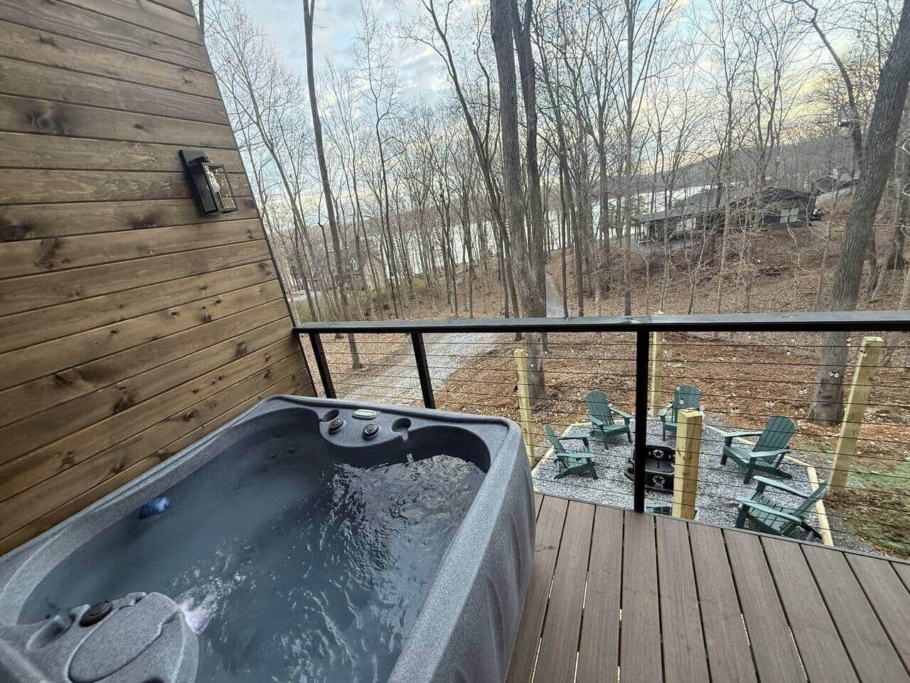 Banyera d'hidromassatge a l'aire lliure