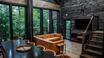 TV, fireplace