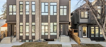 Modern, spacious 2BR suite in Calgary, 13 min to downtown, private entrance
