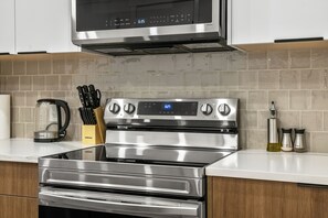 Fridge, microwave, oven, stovetop - Modern, spacious 2BR suite in Calgary, 13 min to downtown, private entrance (Calgary)