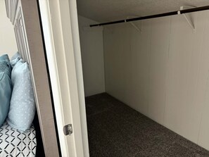 Comfort Duplex, Mountain View | Interior - Greenland (Anchorage)