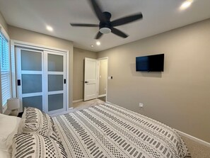 2 bedrooms, iron/ironing board, WiFi, bed sheets - Entire Home in Pittsburgh, PA (Pittsburgh)