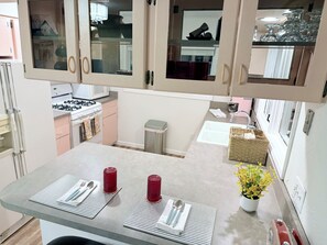 Private kitchen - Fabulous 1-bedroom apartment in Anchorage perfect for your getaway (Anchorage)