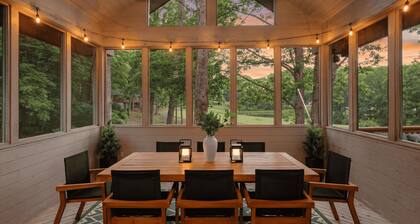 The Legend Lodge ~ Bellaire's Retreat ~Golf Sim, Ski, Sauna, Arcade, Pool Table