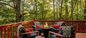The Legend Lodge ~ Bellaire's Retreat ~Golf Sim, Ski, Sauna, Arcade, Pool Table