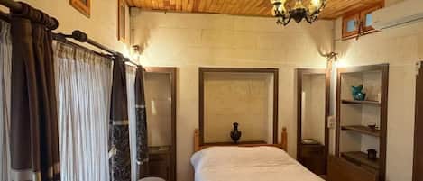Roupas de cama premium, frigobar (abastecido com alguns itens grátis)