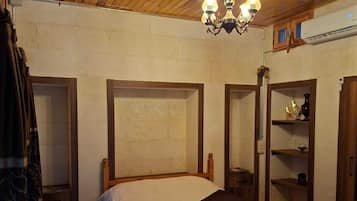 Kamar Double Standar